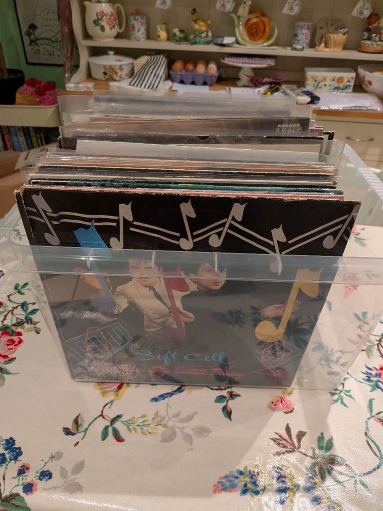 Over 100 vinyl records, splendid condition. Many genres.