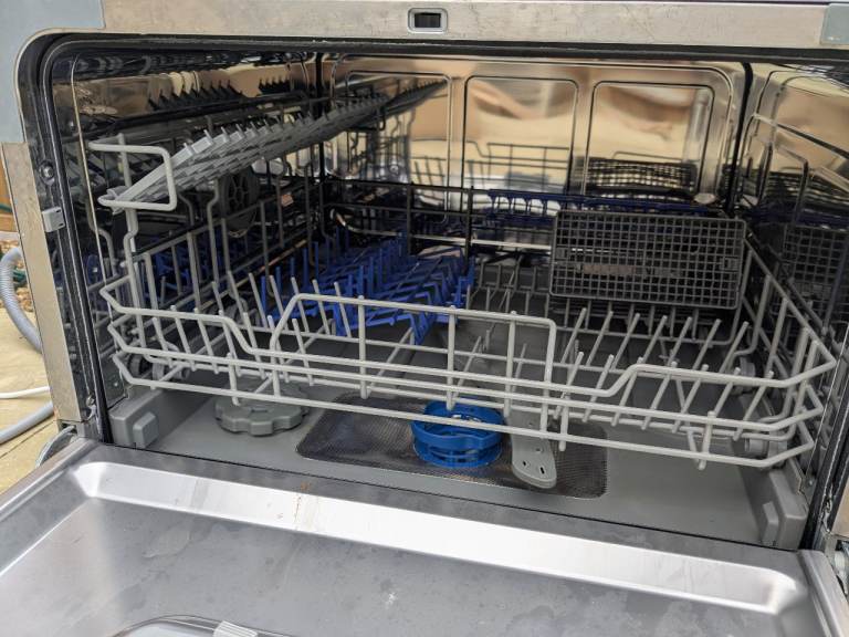 Comfee Freestanding Compact Dishwasher – Silver, Good Condition