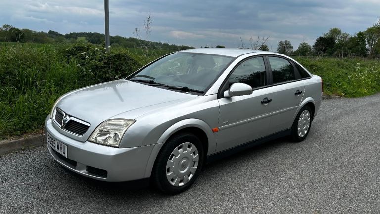 Vauxhall, VECTRA, Hatchback, 2005, Manual, 1796 (cc), 5 doors