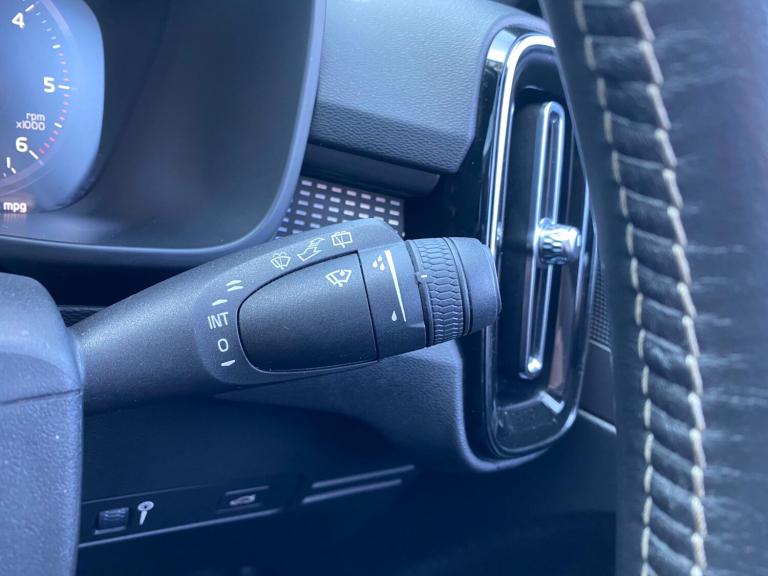 2018 Volvo XC40 2.0 D4 R-Design Pro Auto AWD Euro 6 (s/s) 5dr ESTATE Diesel Automatic