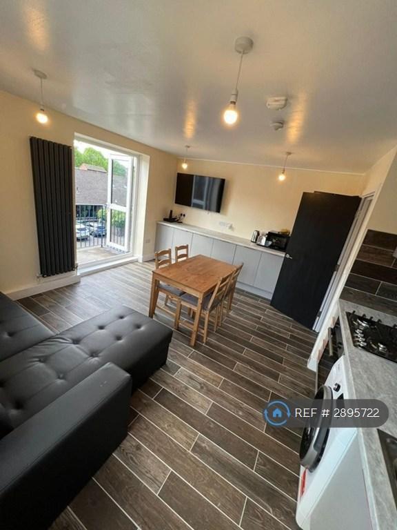 4 bedroom flat in Holford House, London, SE16 (4 bed) (#2895722)