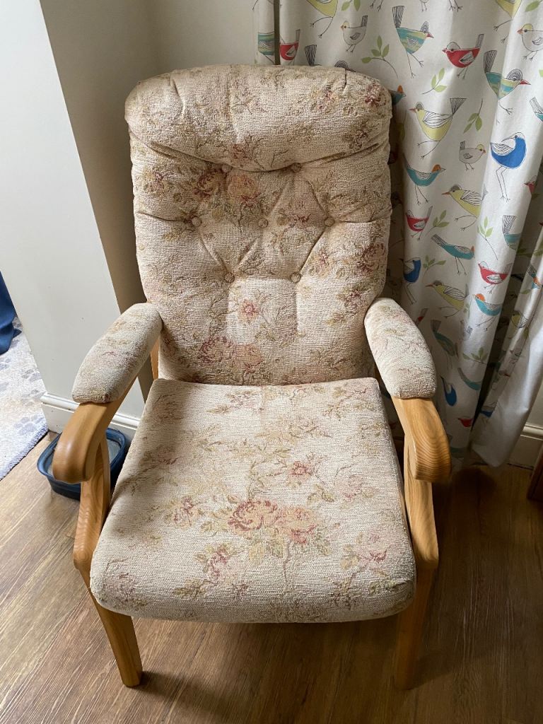 Upholstered Upright chair. Light wood.