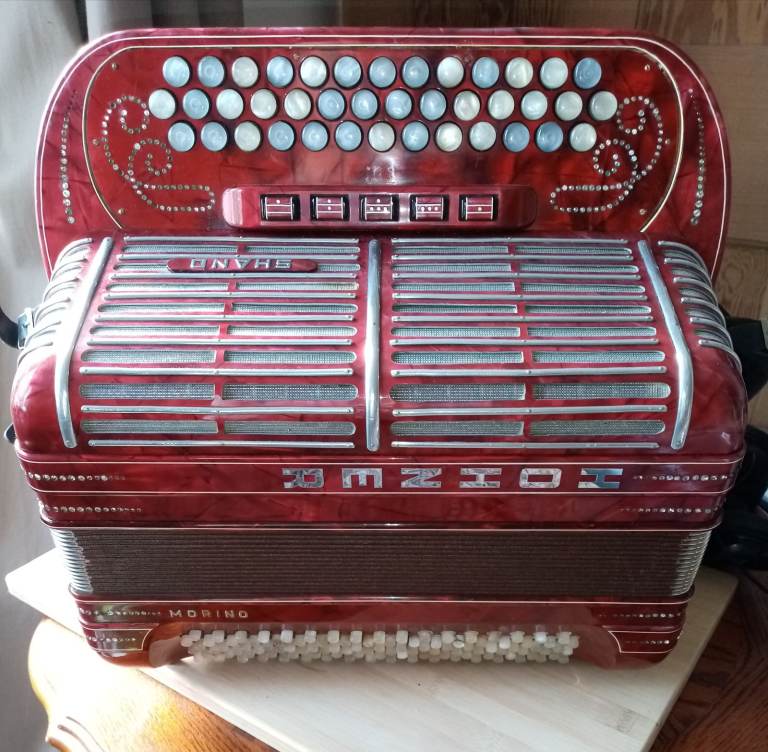 Hohner Shand Morino 40 key button accordion compact model with midi bass 