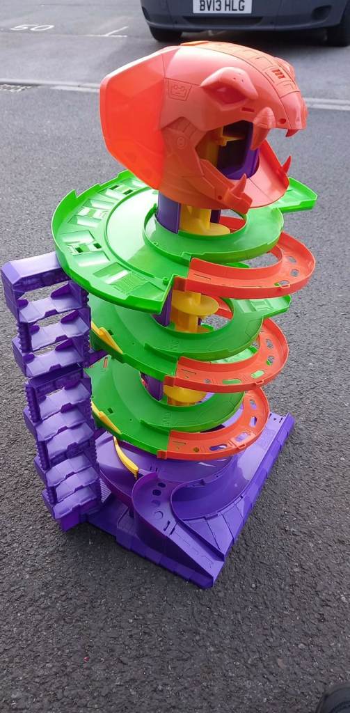 GARAGE / cars / TOY - large item free local home delivery - just ask 