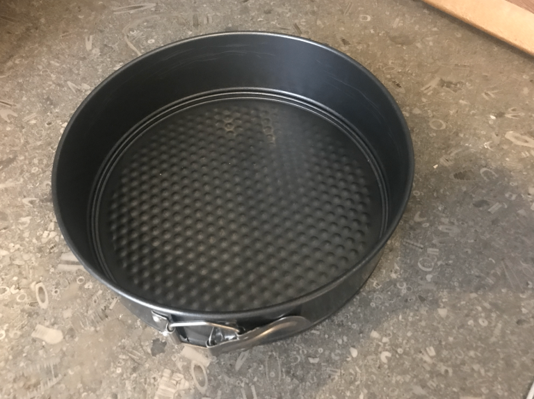 🍰 Cake Baking Tin with Removable Base 🎂✨ – Cooking, Baking, Kitchen, Excellent Condition ✅