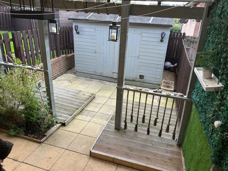 2 bedroom house to let available NOW 