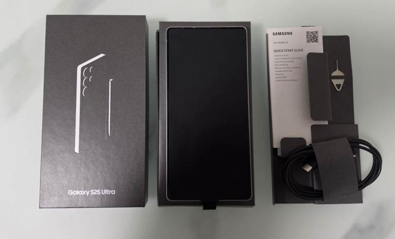 Galaxy S25 Ultra Titanium Silver blue in new condition still in warranty