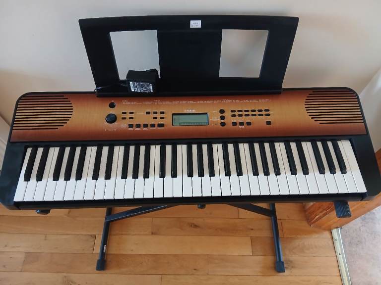 Yamaha PSR - E360 Electric Keyboard