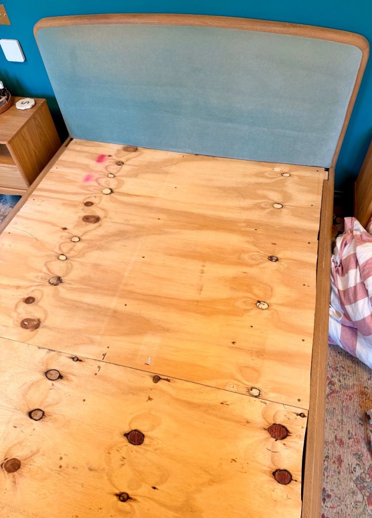 Loaf Smoothie Solid Oak Bed - King Size