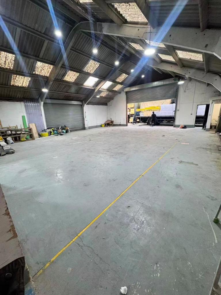3 WAREHOUSE UNITS IN BARKING AND EXTENSIVE LUXURIOUS MEZZANINE FROM £3500 - FURNITURE INCLUDED