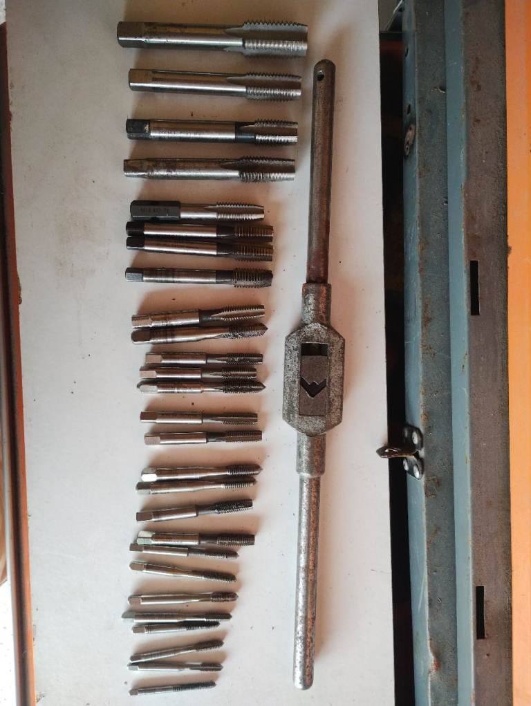 Hand threading taps and holder