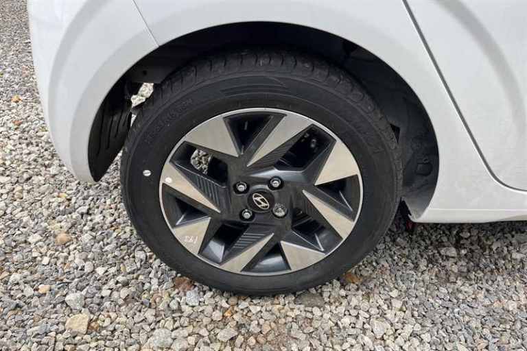 2025 Hyundai i10 1.0 [63] Advance 5dr Auto [Nav] HATCHBACK PETROL Automatic