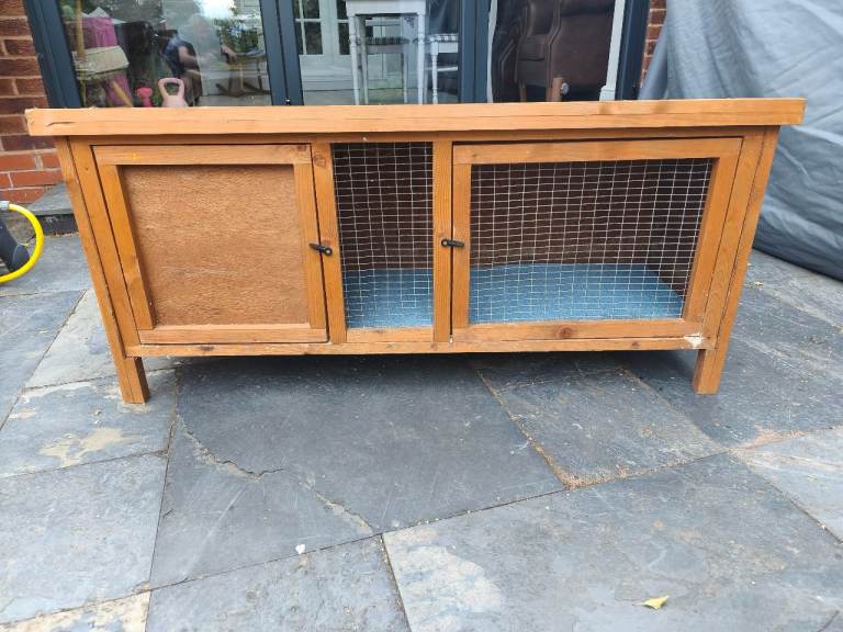 Guinea pig/rabbit hutch