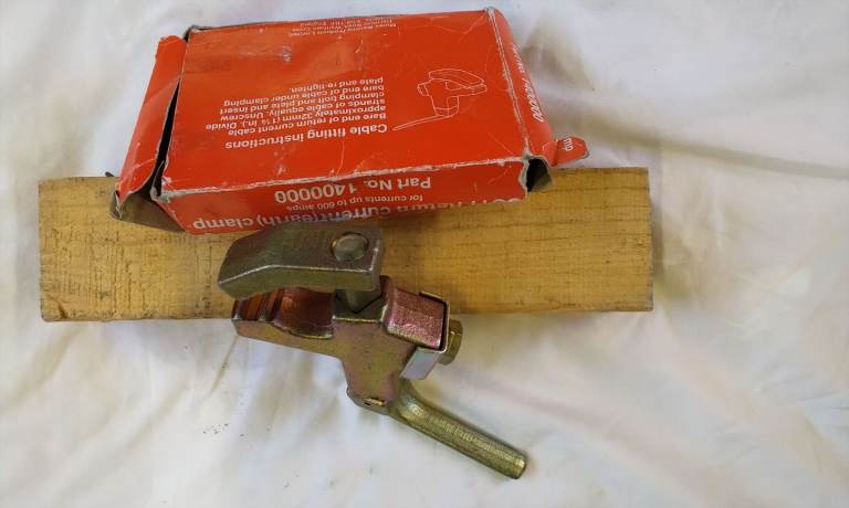 Welding earth clamp. 