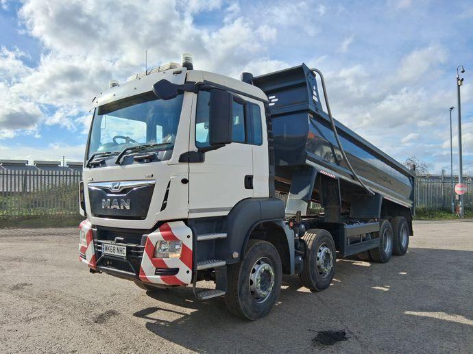 MAN TGS 35.420 8x4 steel body tipper Thompson body