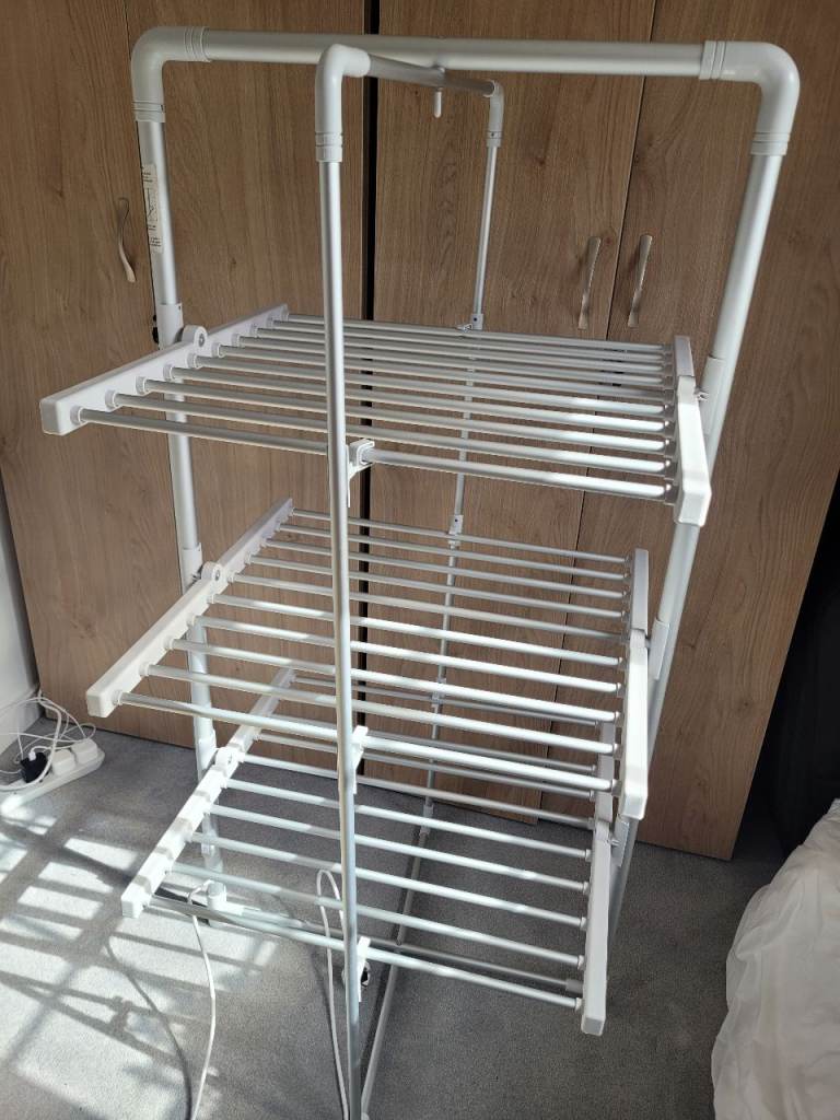 Heated laundry airer