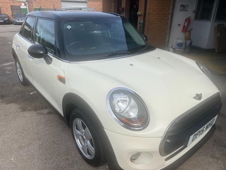 2015 MINI Hatch 2015 1.5 Cooper 5dr IN WHITE £20 ROAD TAX ONE OWNER FROM NEW HATCHBACK Petrol Manual