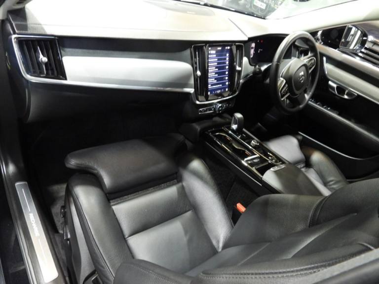 2023 73 VOLVO S90 2.0H T8 RECHARGE 18.8KWH PLUS SALOON 4DR PETROL PLUG-IN HYBRID