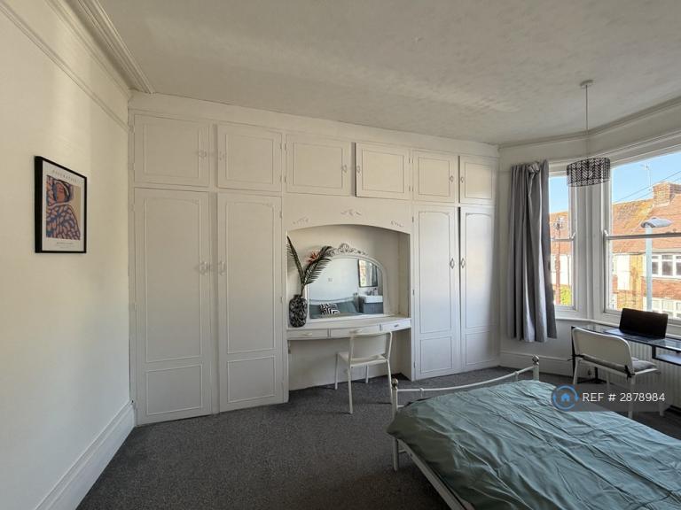 1 bedroom in Madeira Avenue, Worthing, BN11 (#2878984)