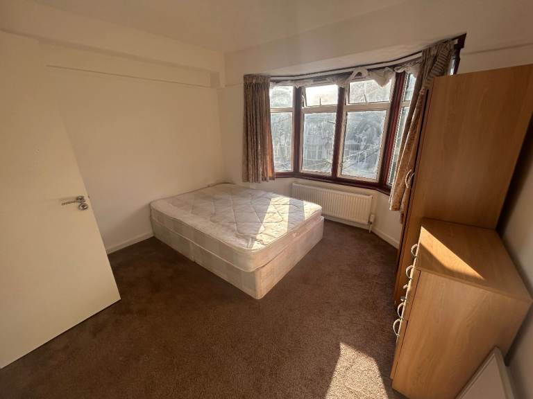 DOUBLE ENSUITE ROOM WESTWAY NEASDEN NW10 - Rent Includes All Bills