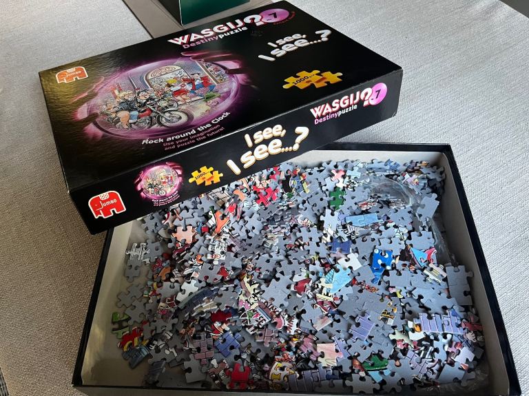 Wasgij Destiny No. 7 – Rock Around the Clock! 1,000-piece jigsaw puzzle by Jumbo.