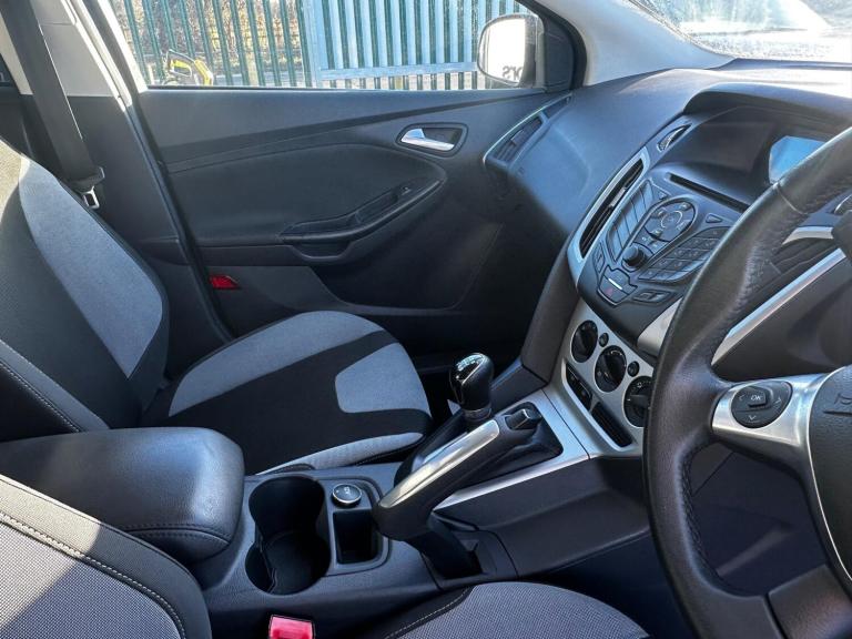 2011 Ford Focus 1.6 125 Zetec 5dr HATCHBACK PETROL Manual