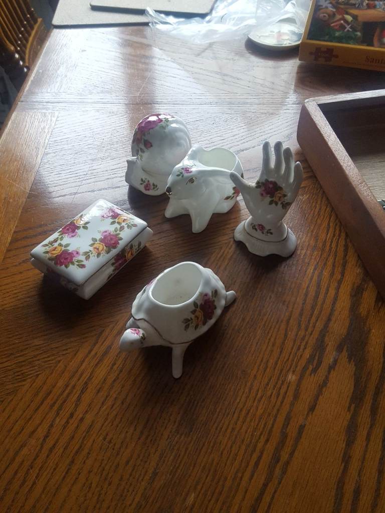 5 cottage rose oraments