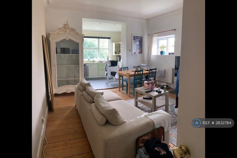 2 bedroom flat in Longley Road, London, SW17 (2 bed) (#2832784)