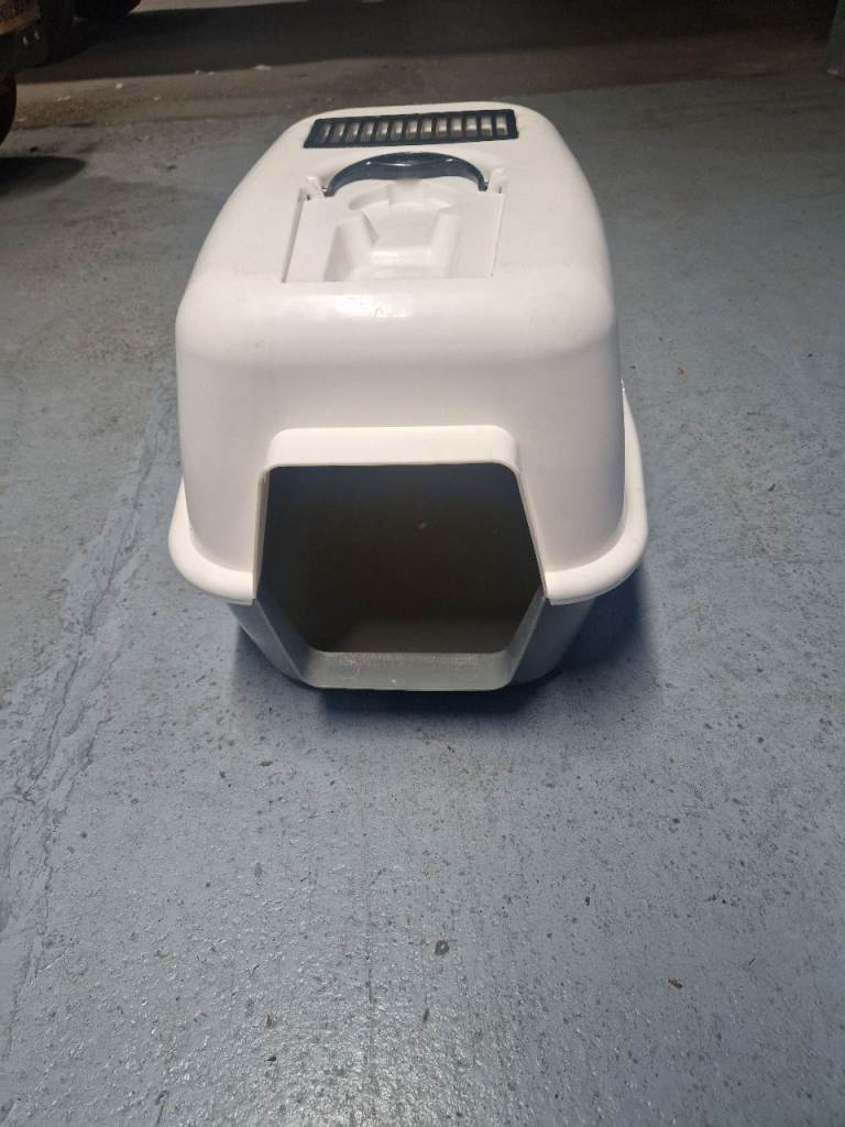 Cat litter tray