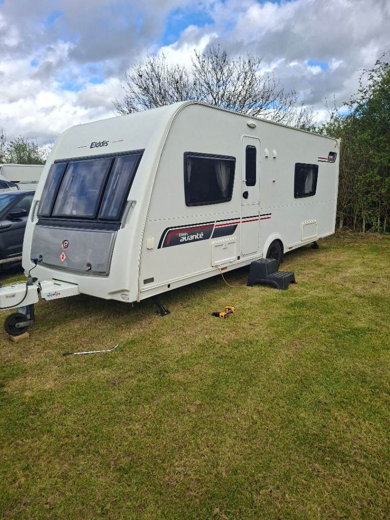 Elddis Avanti 540 end bathroom fixed bed