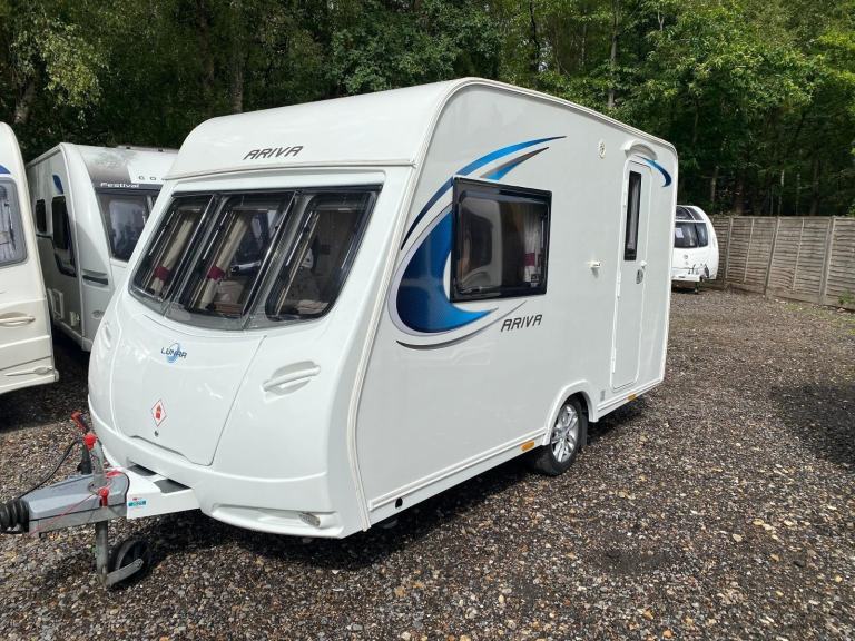 LUNAR ARIVA - 2018 - END KITCHEN - 2 BERTH - MOVER - PRISTINE CONDITION 