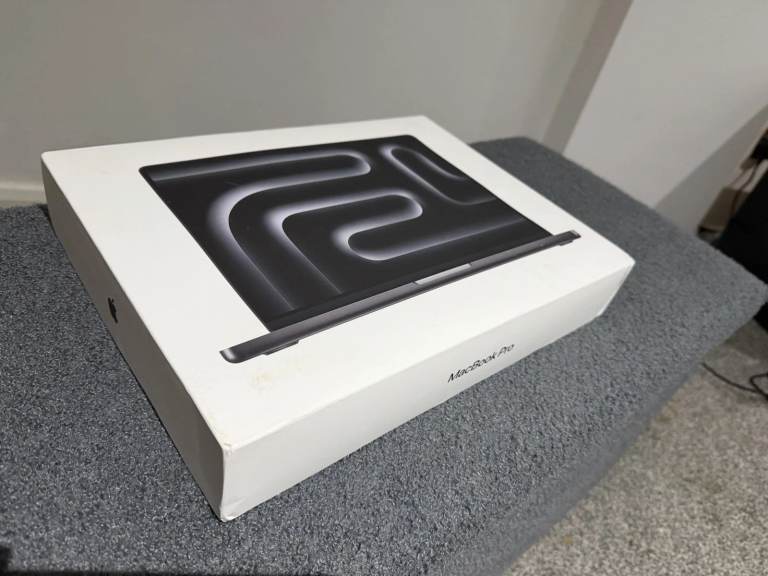 Apple MacBook Pro M5 14-Inch  16GB Ram 512GB