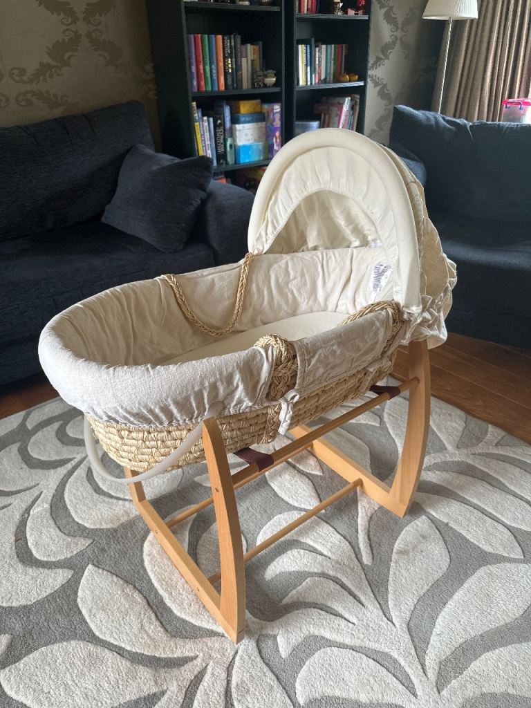 Mamas & Papas Moses Basket with Rocking Stand