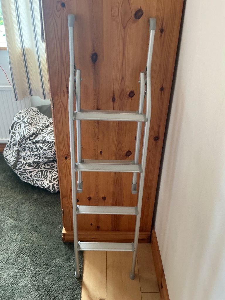 Bed ladder for motorhome electric roof bed