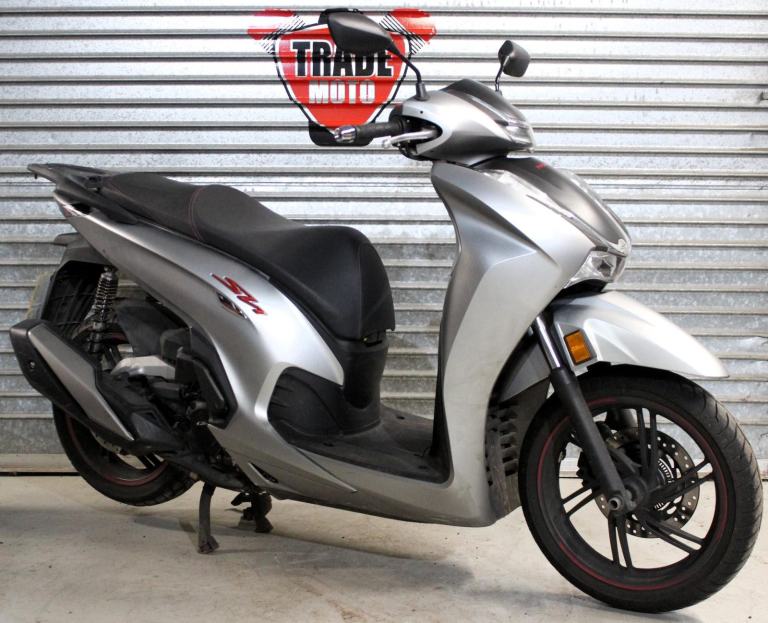 2023 73 HONDA SH 350 SHi ABS AS-P MATTE SILVER SCOOTER TRADE SALE NEW MOT 3561ml