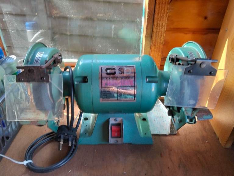 SI Bench Grinder – Good Working Condition