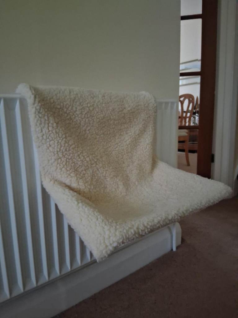 As new  cosy Radiator bed for cat/rabbit 