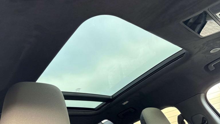 2025 Land Rover Defender 4.4 P635 Octa Edition One 110 5dr Auto SUV Petrol Automatic