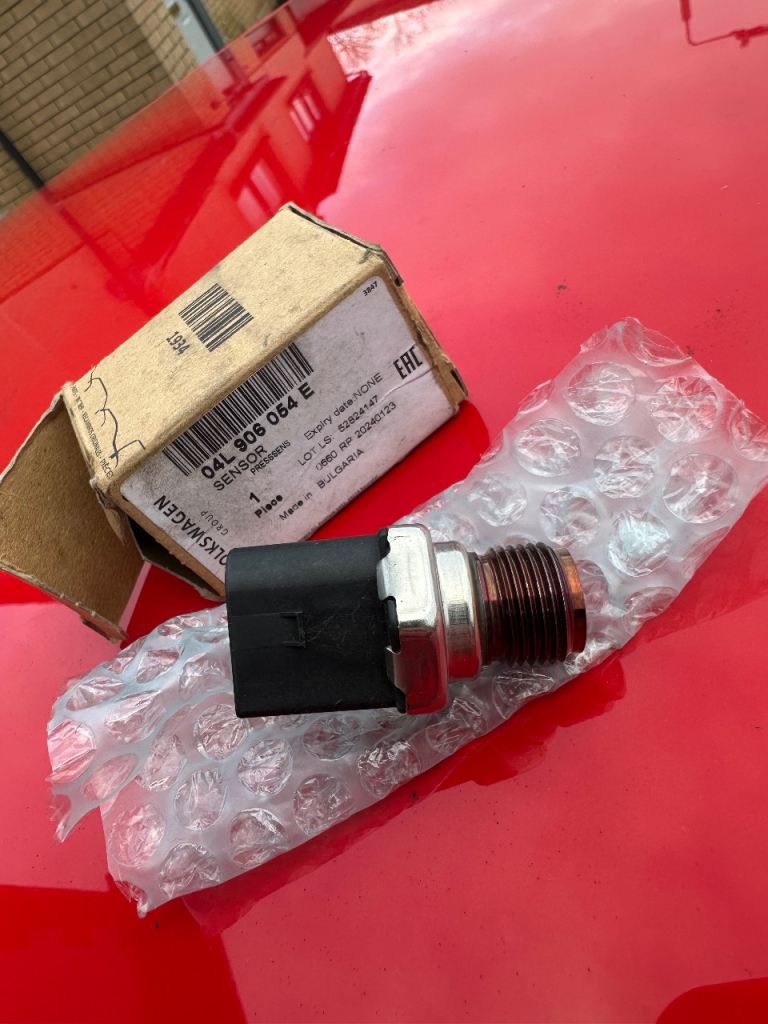 VAG fuel rail pressure sensor 04L 906 054E