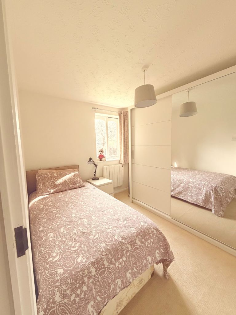 Single Room Available – Dagenham East