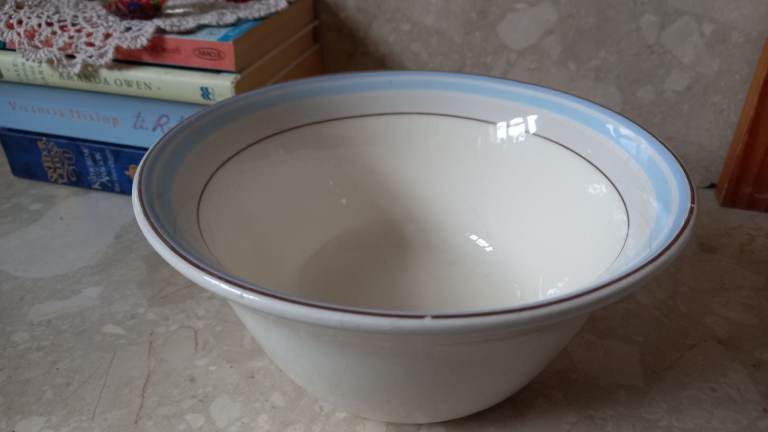 Ceramic bowl/ cooking/fruit bowl 