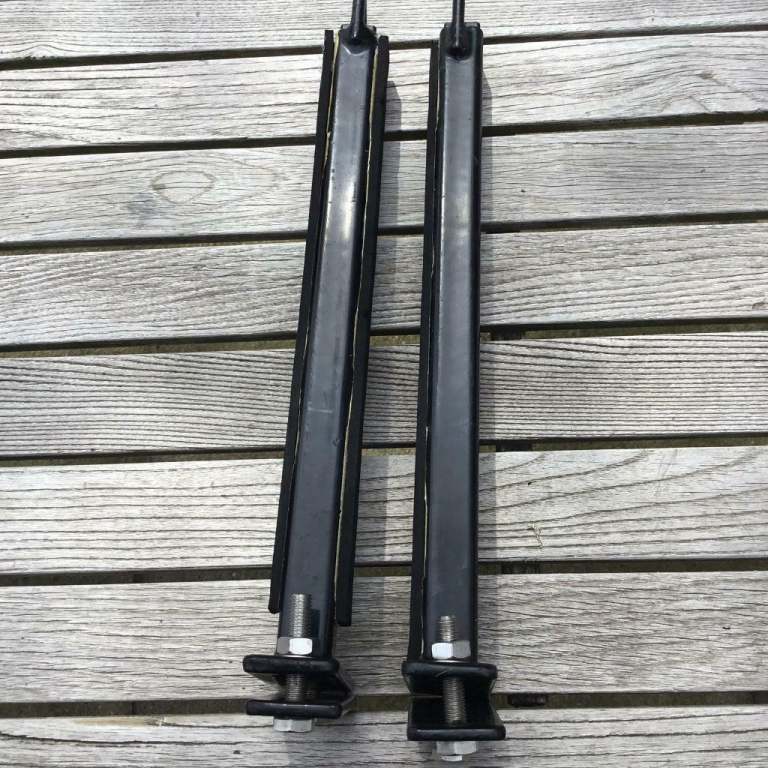 THULE VERTICAL SUPPORT BARS.