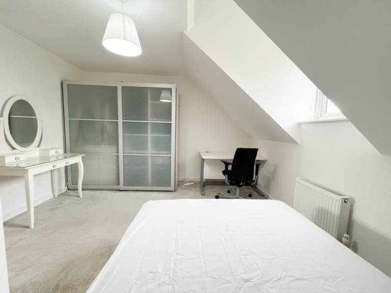 Immaculate Large Double Rooms