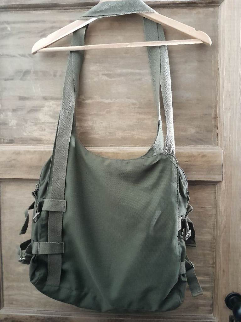 Green casual shooder bag