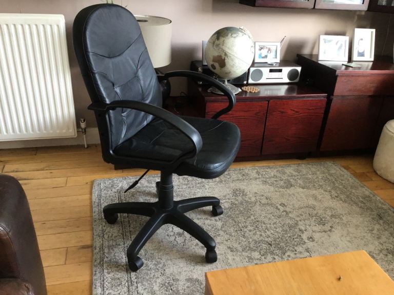 Black High-Back Office Chair – Excellent, Almost New Condition