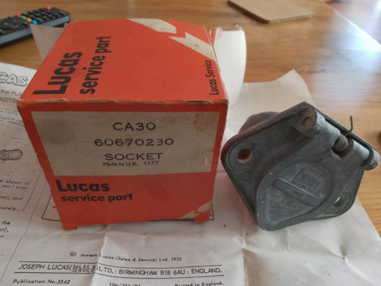 Vintage metal lucas 7 pin socket  CA 30  60670230 