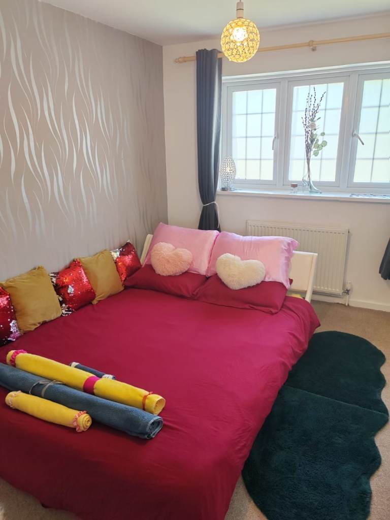 Room for rent. Come and see. owner desperate. easy payment. low down pay 