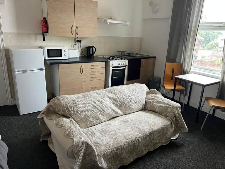 Bedsit for Rent £125 per week .Beeston
