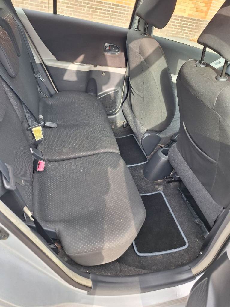 Toyota, YARIS, Hatchback, 2011, Semi-Auto, 1329 (cc), 5 doors