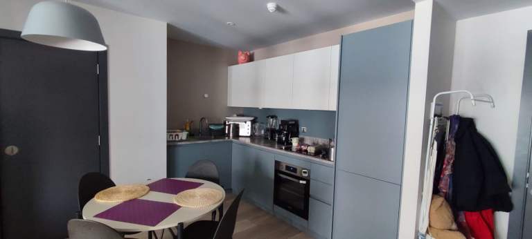 Amazing sunny/spacious double room with en-suite available from last week of June (key workers only)